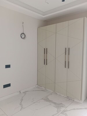 Room in 2 BHK Builder Floor at Sector 18 – for Rent