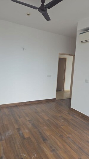 Room in 3 BHK Apartment at Conscient Heritage Max, Sector 102 – for Sale