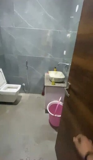 Bathroom in 2 BHK Builder Floor at Vijay Nagar – for Rent