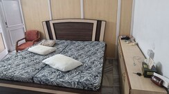 1 BHK + Extra Room Independent House For Rent in Sector 21