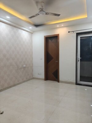 Room in 2 BHK Apartment at Gaur City-2, Gaur City 2 – for Sale