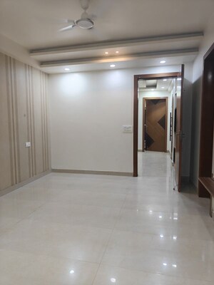 Room in 2 BHK Apartment at Gaur City-2, Gaur City 2 – for Sale