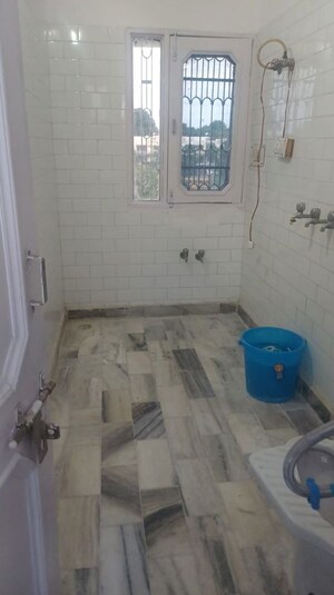Bathroom in 1 BHK Builder Floor at Sector 39 – for Rent