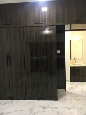 Room in 2 BHK Apartment at Raheja Ridgewood, Goregaon East – for Rent
