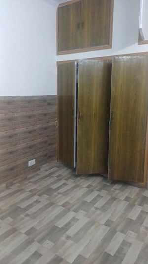 Room in 2 BHK Builder Floor at Sector 39 – for Rent