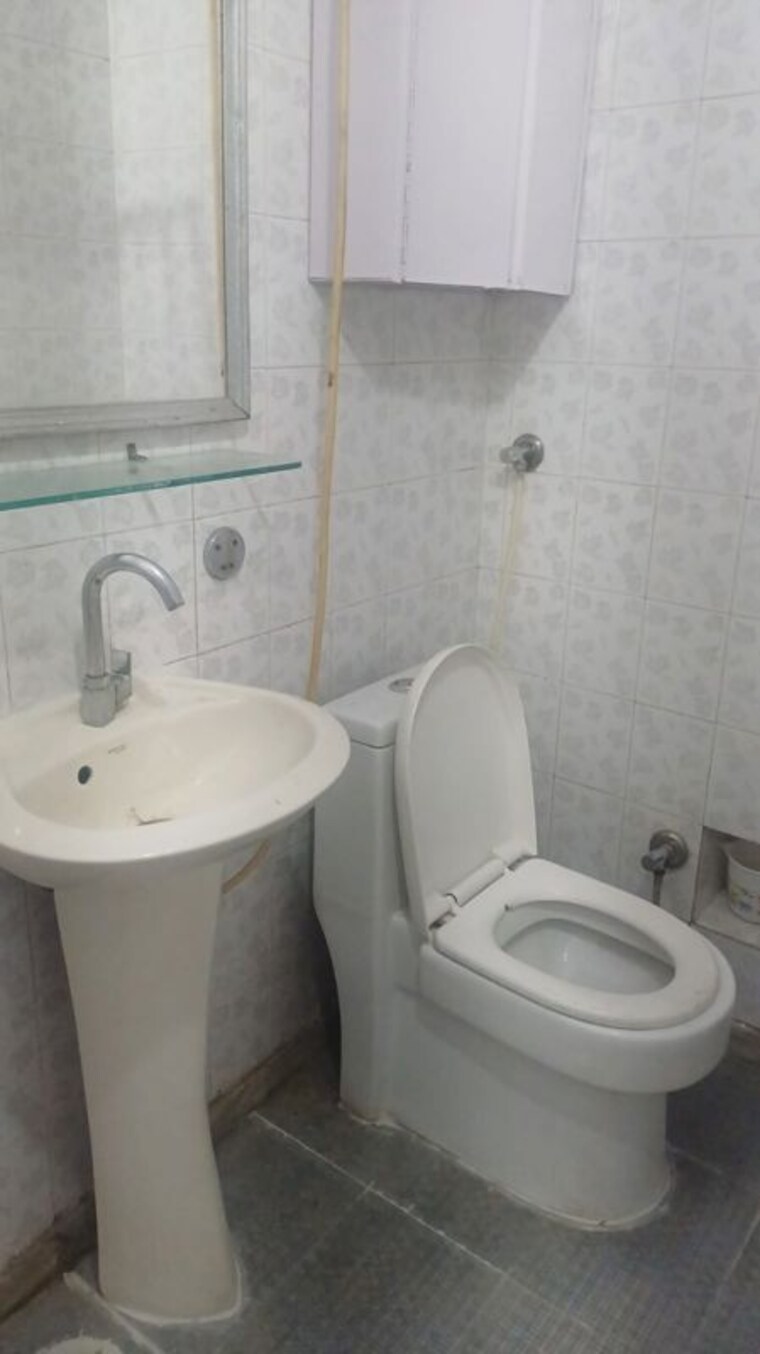 Bathroom, sector 39 2 Bedroom 1000 Sq.Ft. Builder Floor In Sector 39 Chandigarh 10586398