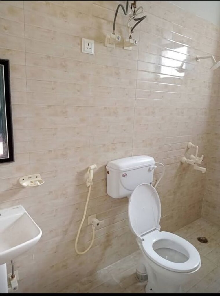 Bathroom, sapphire-tower 1 Bedroom 550 Sq.Ft. Builder Floor In Sector 104 Noida 10586371