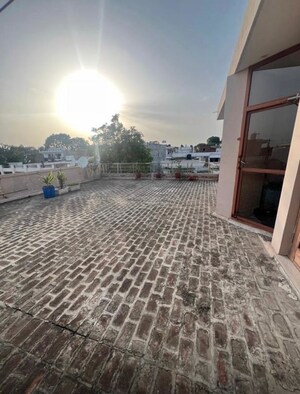 1 BHK Independent House – Exterior View View at Sector 43 - for Rent