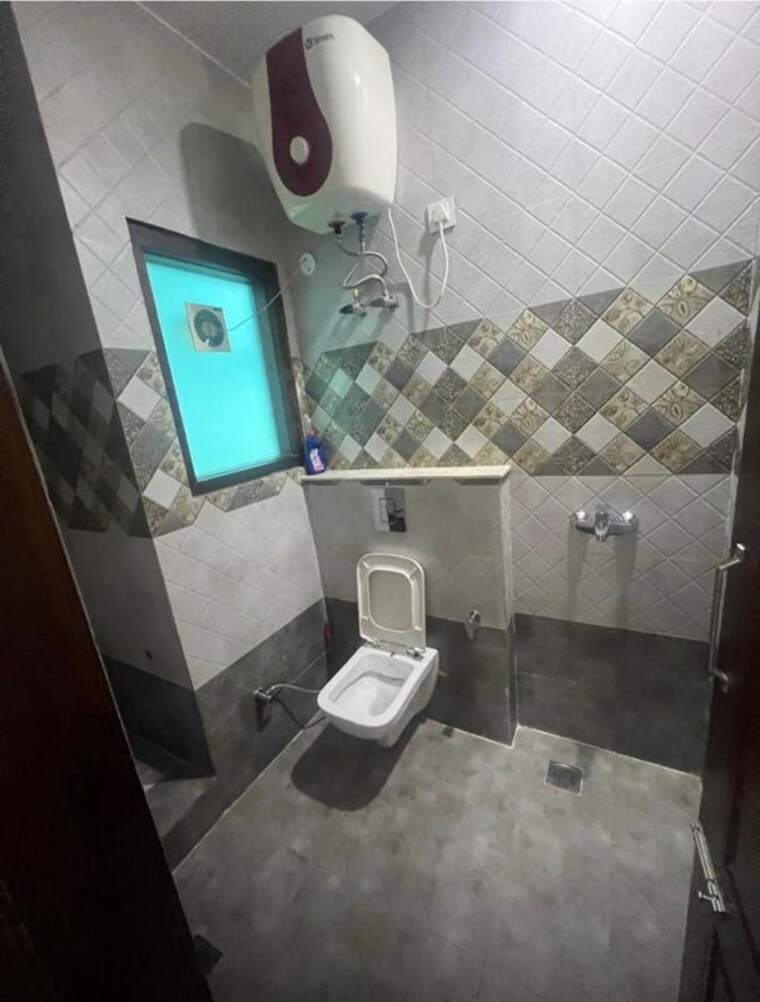 Bathroom, sector 43 1 Bedroom 450 Sq.Ft. Independent House In Sector 43 Chandigarh 10586408