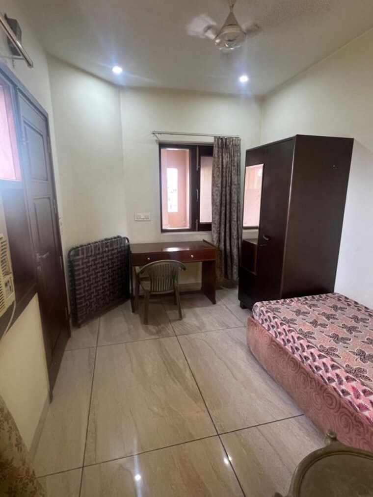 Bedroom, sector 43 1 Bedroom 450 Sq.Ft. Independent House In Sector 43 Chandigarh 10586408