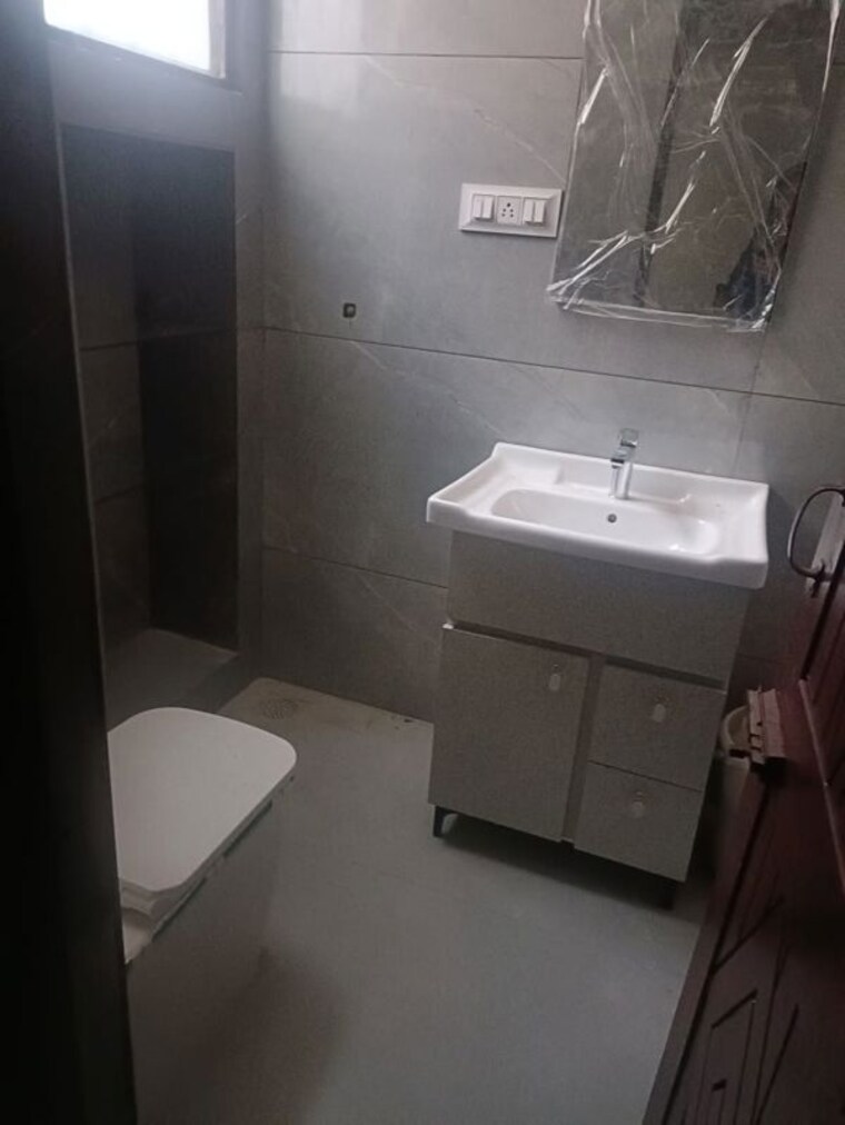 Bathroom, sector 61 mohali 3 Bedroom 1500 Sq.Ft. Builder Floor In Sector 61, Mohali Mohali 10586446