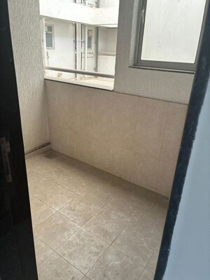 Room in 3.5 BHK Apartment at Gera Planet Of Joy, Kharadi – for Rent