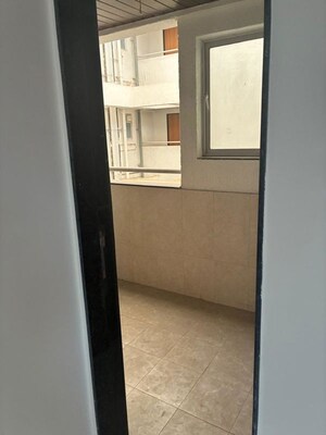 Room in 3.5 BHK Apartment at Gera Planet Of Joy, Kharadi – for Rent