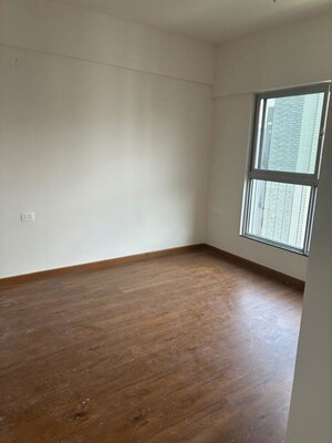 Room in 3.5 BHK Apartment at Gera Planet Of Joy, Kharadi – for Rent