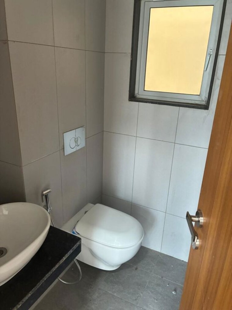 Bathroom, gera-planet-of-joy 3.5 Bedroom 1850 Sq.Ft. Apartment In Kharadi Pune 10586432