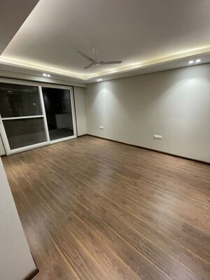 Room in 3 BHK Builder Floor at Sushant Lok I – for Rent