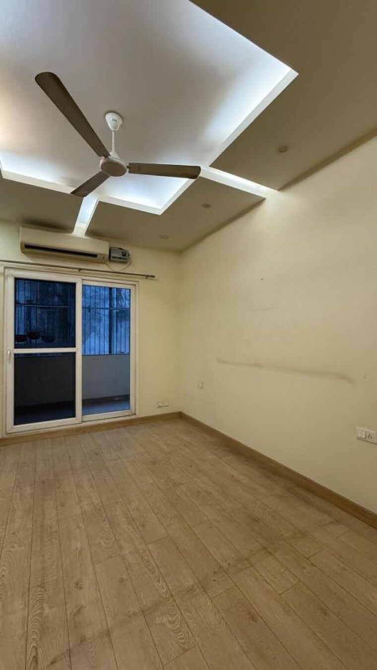 Room, sushant lok i 3 Bedroom 215 Sq.Yd. Builder Floor In Sushant Lok I Gurgaon 10586457