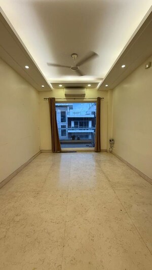 Room in 3 BHK Builder Floor at Sushant Lok I – for Rent