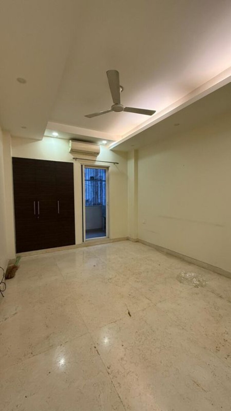 Room, sushant lok i 3 Bedroom 215 Sq.Yd. Builder Floor In Sushant Lok I Gurgaon 10586457