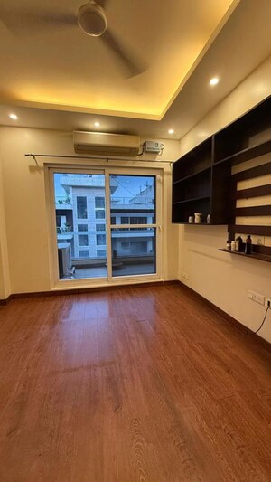 Room in 3 BHK Builder Floor at Sushant Lok I – for Rent