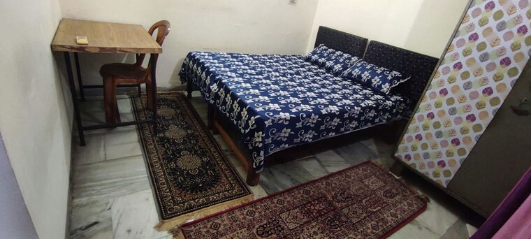 Bedroom, sector 35 1 Bedroom 500 Sq.Ft. Builder Floor In Sector 35 Chandigarh 10586466