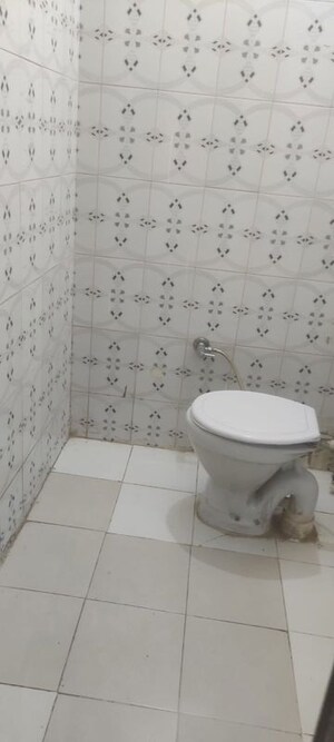 Bathroom in 1 BHK Builder Floor at Sector 35 – for Rent
