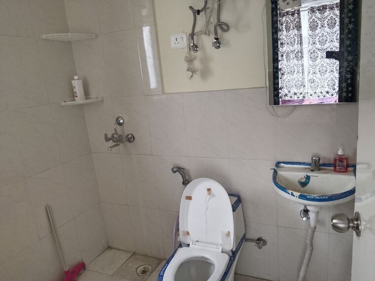 Bathroom, pyramid-elite 2 Bedroom 591 Sq.Ft. Apartment In Sector 86 Gurgaon 10586470