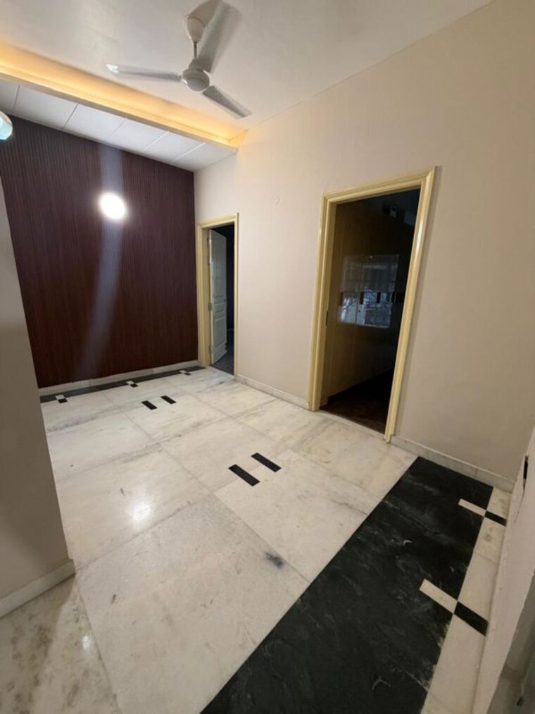 Bedroom, sushant lok i 3 Bedroom 263 Sq.Yd. Builder Floor In Sushant Lok I Gurgaon 10586472
