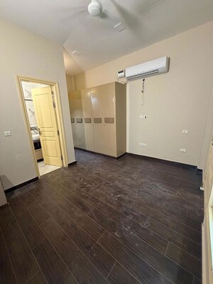 Room in 3 BHK Builder Floor at Sushant Lok I – for Rent