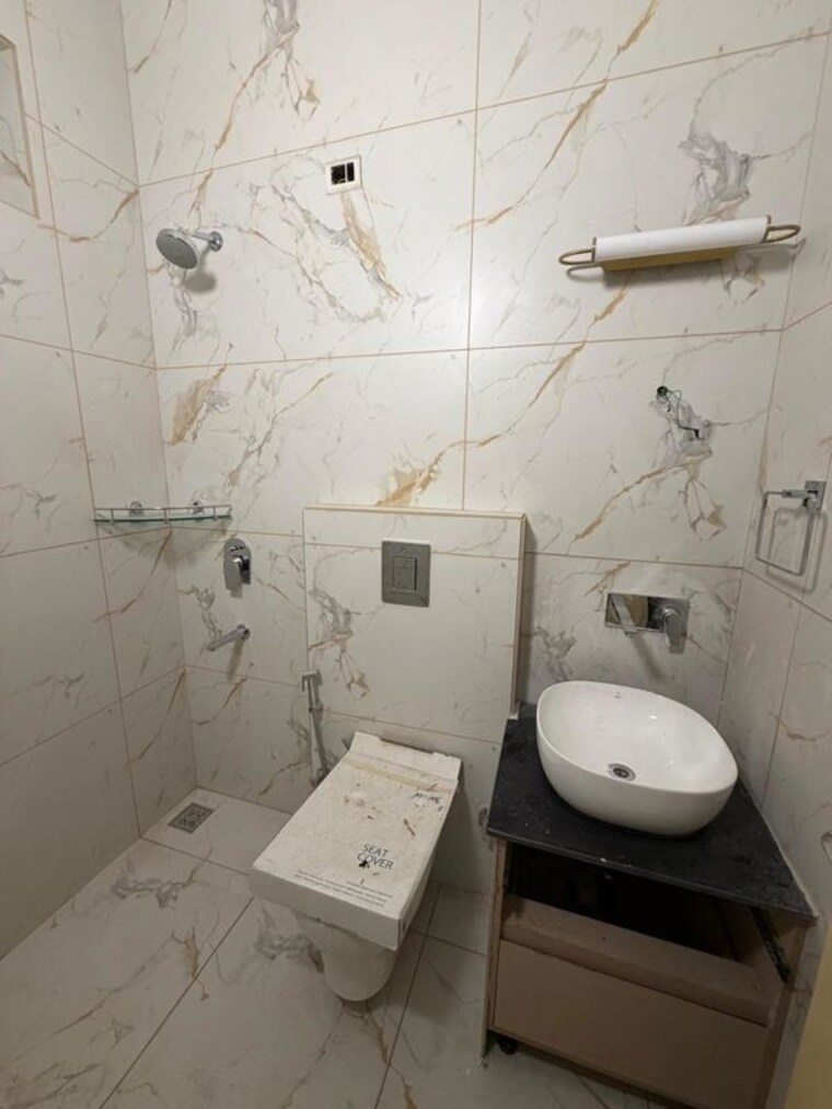 Bathroom, sushant lok i 3 Bedroom 263 Sq.Yd. Builder Floor In Sushant Lok I Gurgaon 10586472