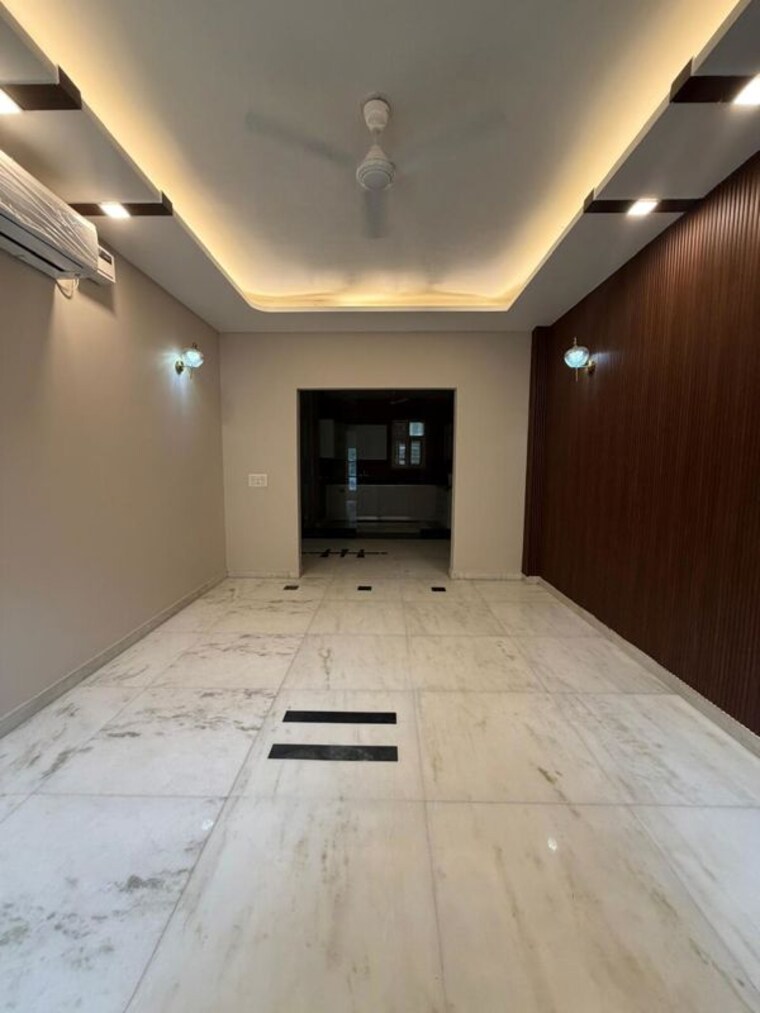 Bedroom, sushant lok i 3 Bedroom 263 Sq.Yd. Builder Floor In Sushant Lok I Gurgaon 10586472