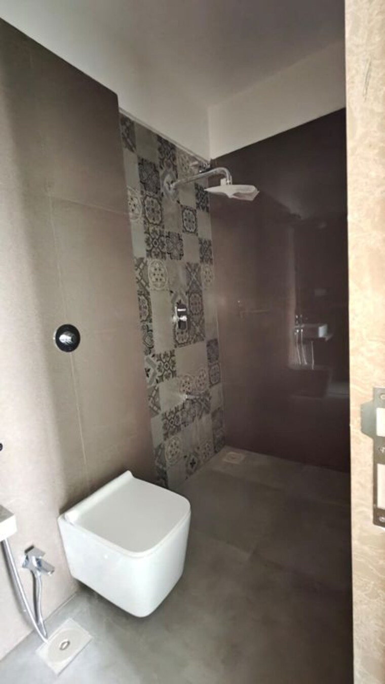 Bathroom, group-satellite-elegance 2 Bedroom 710 Sq.Ft. Apartment In Goregaon East Mumbai 10586473