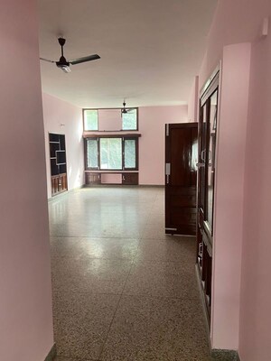 Room in 3 BHK Independent House at Sector 21 – for Rent