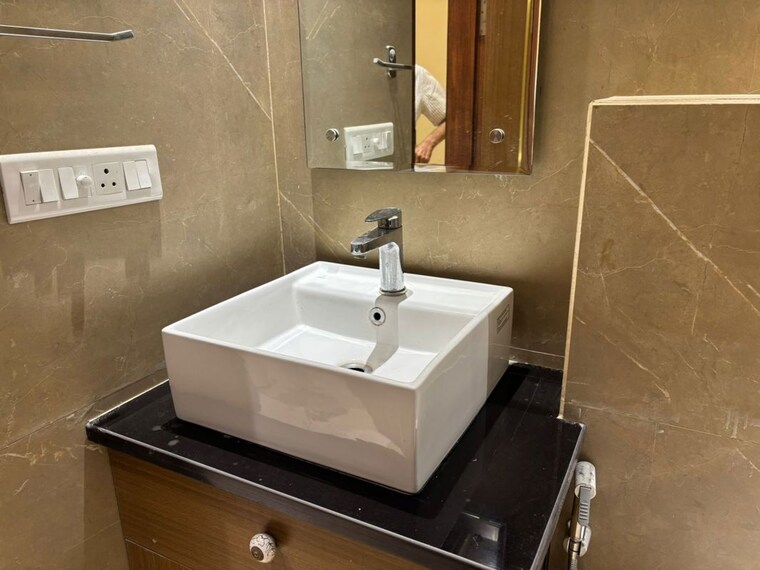 Bathroom, sushant lok i 3 Bedroom 215 Sq.Yd. Builder Floor In Sushant Lok I Gurgaon 10586496