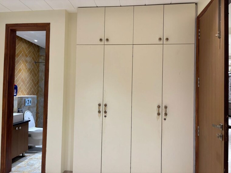 undefined, sushant lok i 3 Bedroom 215 Sq.Yd. Builder Floor In Sushant Lok I Gurgaon 10586496