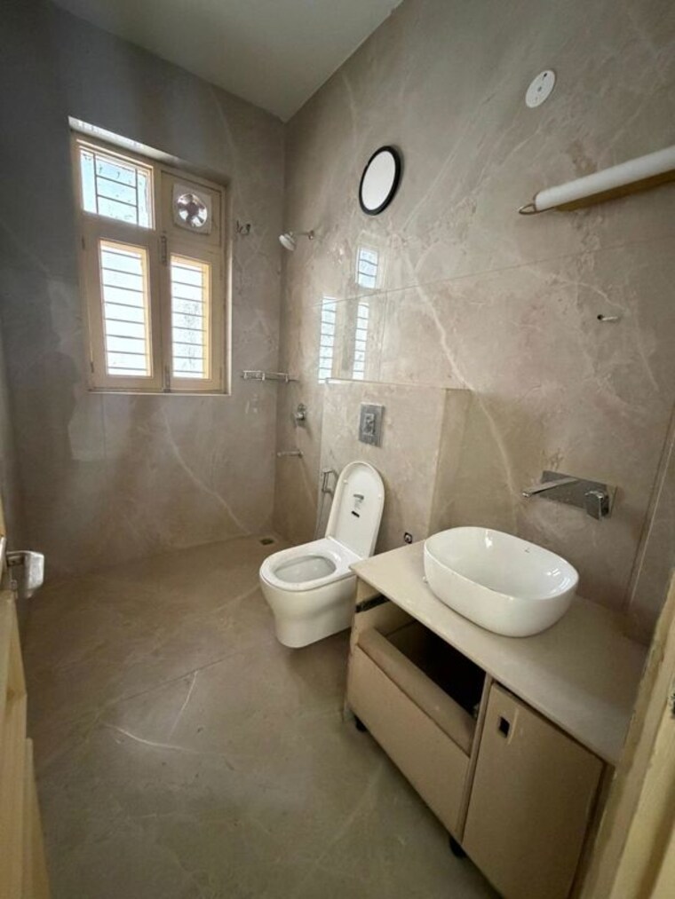 Bathroom, sushant lok i 3 Bedroom 215 Sq.Yd. Builder Floor In Sushant Lok I Gurgaon 10586496