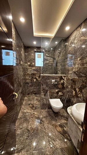 Bathroom in 4 BHK Builder Floor at Dlf Phase ii – for Rent