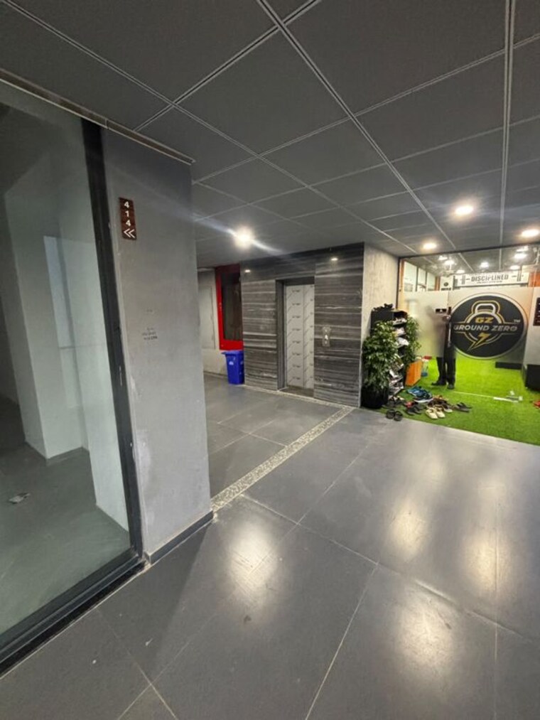  Parking, sargaasan Commercial Office Space 860 Sq.Ft. In Sargaasan Gandhinagar 10586523