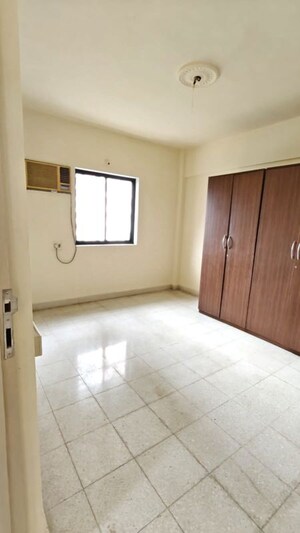 Room in 3 BHK Apartment at Doordarshan CHS, Goregaon East – for Rent