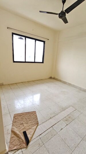 Room in 3 BHK Apartment at Doordarshan CHS, Goregaon East – for Rent