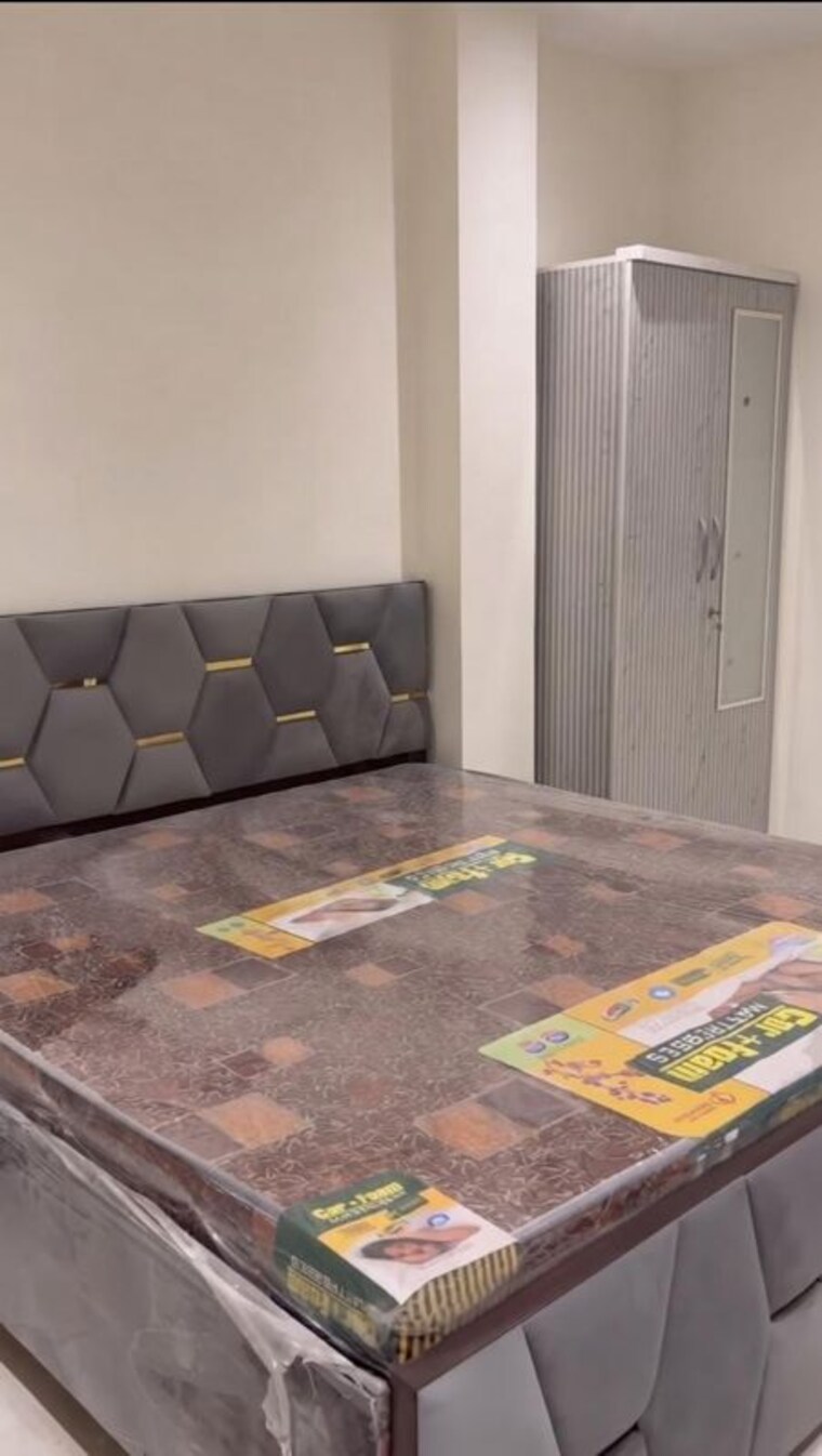 Bedroom, sushant lok i 1 Bedroom 60 Sq.Yd. Builder Floor In Sushant Lok I Gurgaon 10586543