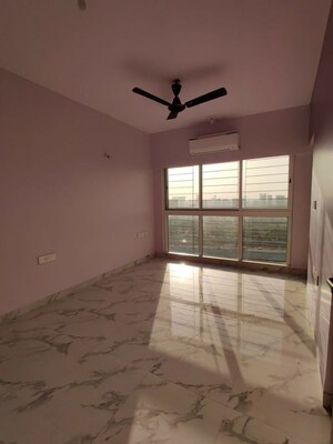 Room in 3 BHK Apartment at Raheja Ridgewood, Goregaon East – for Rent