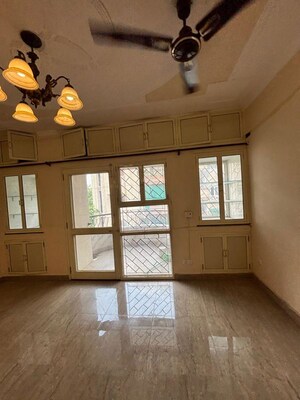 Room in 3 BHK Apartment at Sector 4 Dwarka – for Rent