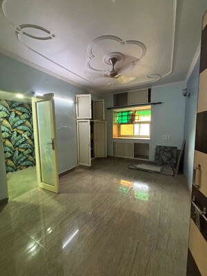 Room in 3 BHK Apartment at Sector 4 Dwarka – for Rent