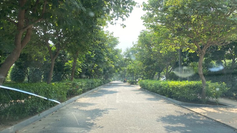 Garden, sobha-international-city-phase-1 5 Bedroom 270 Sq.Yd. Villa In Sector 109 Gurgaon 10586534
