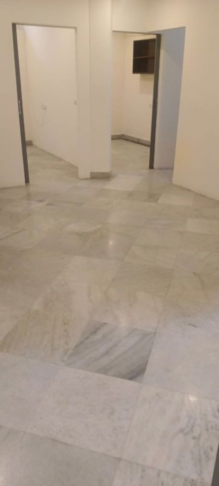Room, defence colony Commercial Office Space 1700 Sq.Ft. In Defence Colony Delhi 10586598