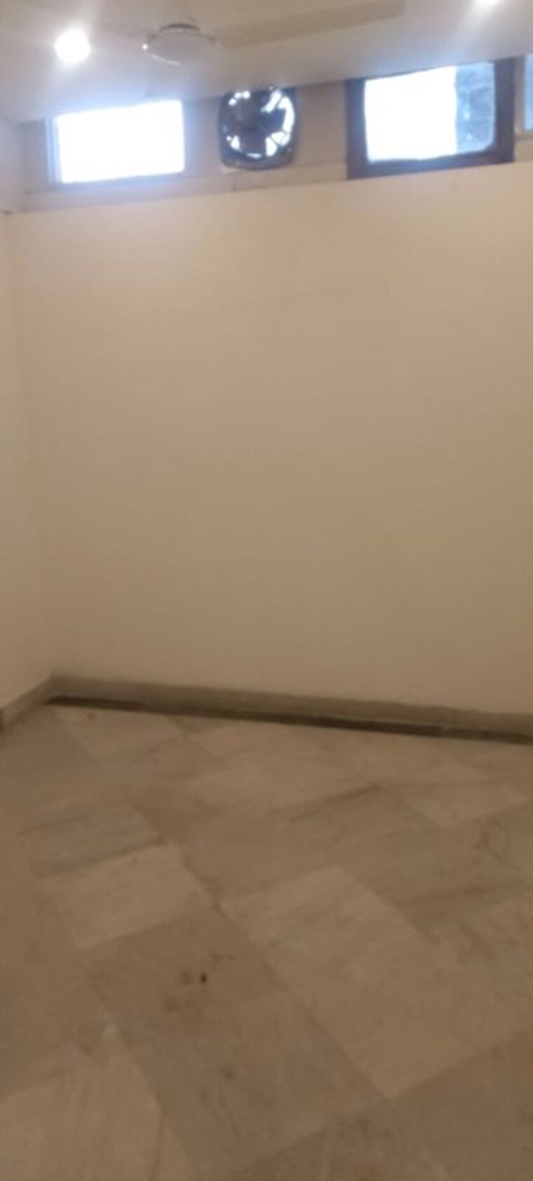 Room, defence colony Commercial Office Space 1700 Sq.Ft. In Defence Colony Delhi 10586598