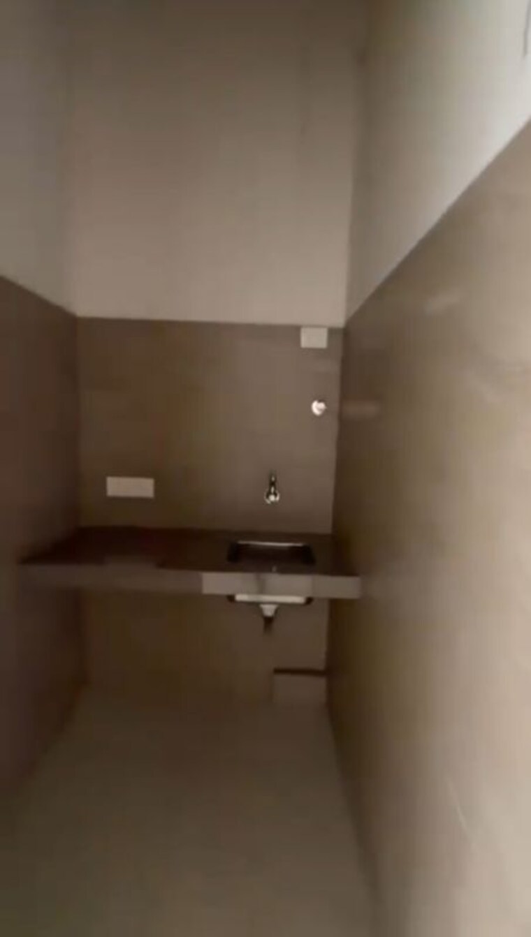 Attached Bathroom, lower parel Commercial Office Space 600 Sq.Ft. In Lower Parel Mumbai 10586604