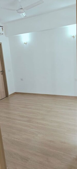 Room in 3 BHK Apartment at DLF Gardencity Enclave, Sector 93 – for Rent