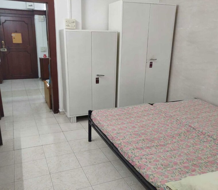 Room, dadar east 1 Bedroom 375 Sq.Ft. Apartment In Dadar East Mumbai 10586667